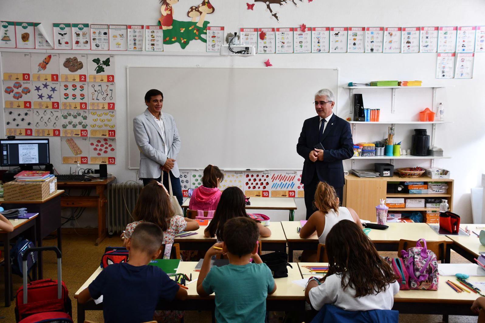 Município de VRSA atribui livros de fichas a todos os alunos do primeiro e segundo ciclos