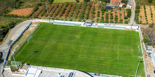 Investimento na iluminação do estádio municipal Arsénio Catuna vai permitir poupar 10 mil euros anuais