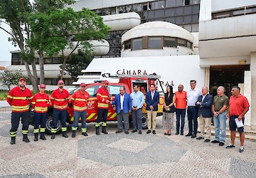 Município de Albufeira entrega viatura de mais de 70 mil euros aos bombeiros