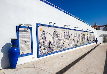 Painel de azulejos no jardim Frutuoso da Silva conta a história de Albufeira ao longo dos séculos