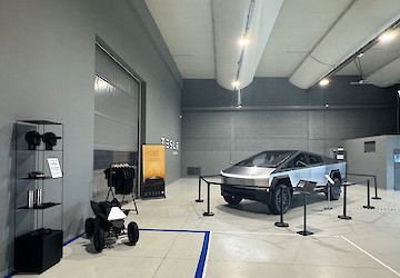 Cybertruck e modelos Tesla em exposição no Forum Algarve