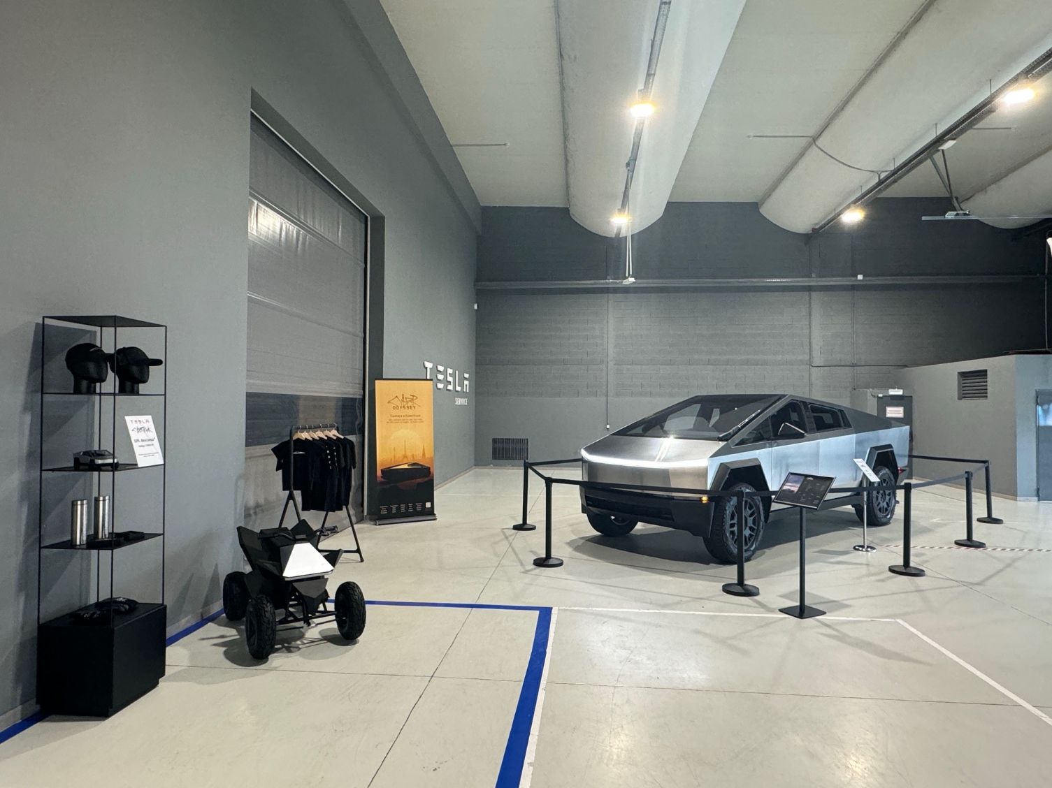 Cybertruck e modelos Tesla em exposição no Forum Algarve