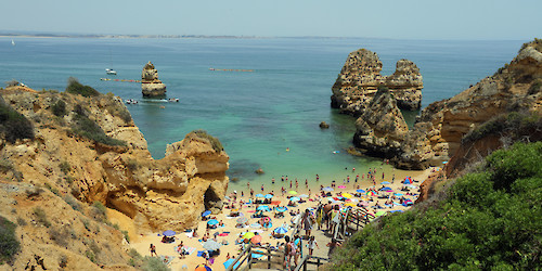 Entrou em vigor o regulamento de acesso às praias Dona Ana e Camilo