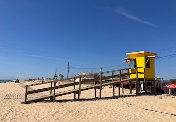 Município de Faro adquire duas torres de vigia para nadadores salvadores na praia de Faro