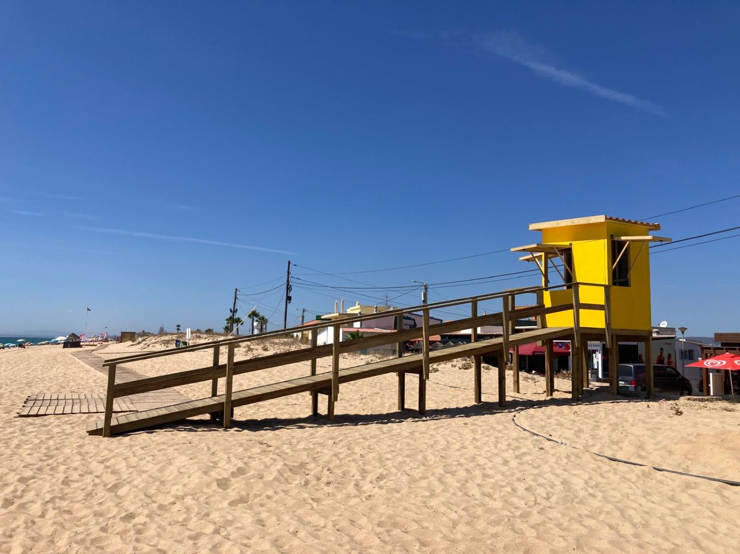 Município de Faro adquire duas torres de vigia para nadadores salvadores na praia de Faro