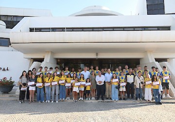 Presidente da Câmara Municipal de Albufeira Homenageia Futebol Clube de Ferreiras e o Clube de Patinagem de Albufeira