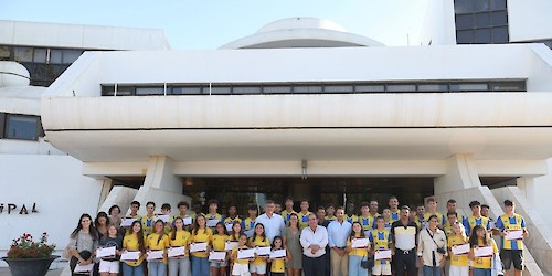 Presidente da Câmara Municipal de Albufeira Homenageia Futebol Clube de Ferreiras e o Clube de Patinagem de Albufeira