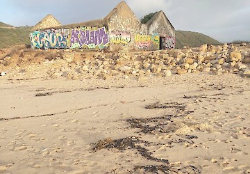 Detetado foco de poluição na praia de Cabanas Velhas em Vila do Bispo