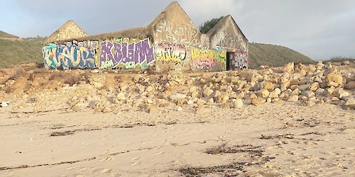 Detetado foco de poluição na praia de Cabanas Velhas em Vila do Bispo