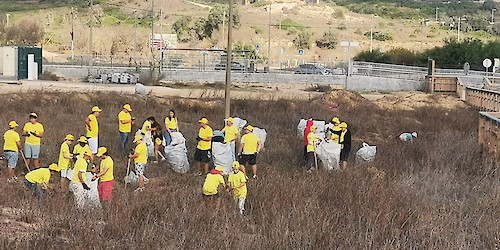 Comunidade unida em ações de limpeza em Lagos