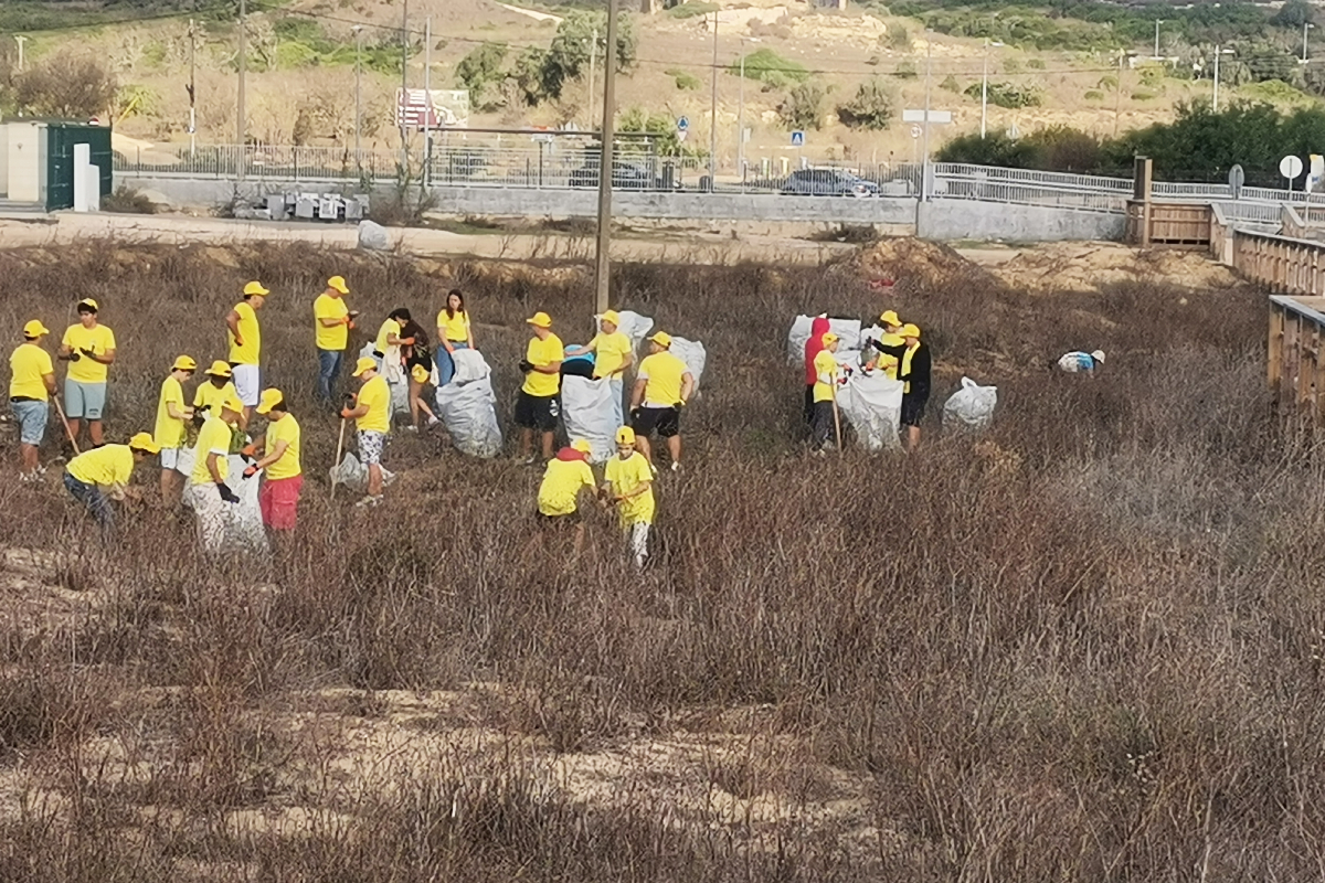 Comunidade unida em ações de limpeza em Lagos