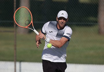 Diogo Marques é o primeiro português a chegar aos quartos de final em Vale do Lobo num dia marcado pela chuva