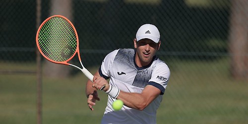 Diogo Marques é o primeiro português a chegar aos quartos de final em Vale do Lobo num dia marcado pela chuva