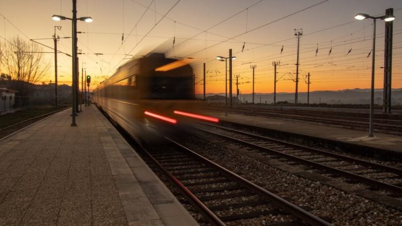 “Investimento em infraestruturas e serviço ferroviário no Algarve”