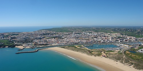 Taxas relacionadas com as praias e as áreas portuário-marítimas não afetas à atividade portuária passam a ser cobradas pelo município