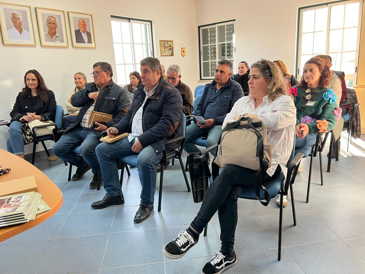 Junta de Freguesia da Guia distribui receita do espetáculo solidário "Humor à Moda da Guia"