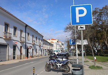 Portimão reforça estacionamento para motociclos e motos, devolvendo os passeios aos peões