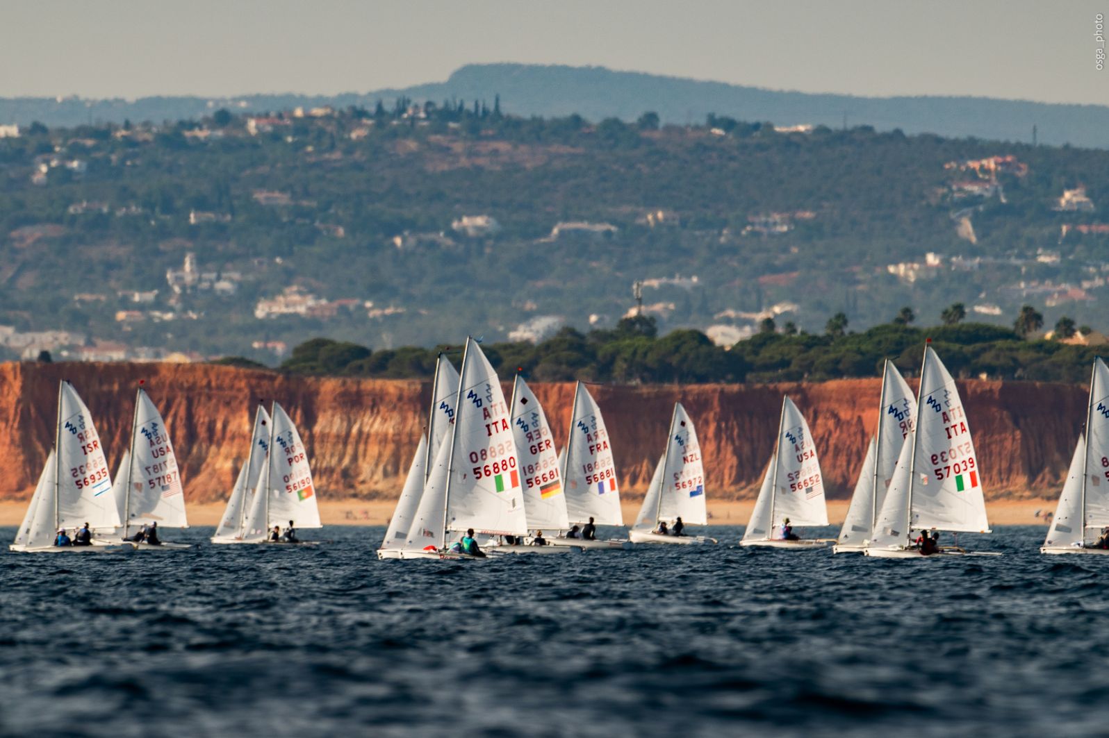 4 centenas de velejadores de todo o mundo competem no Torneio Internacional de Vela do Carnaval