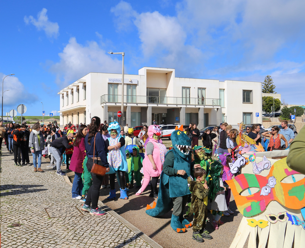 Pequenos Foliões alegraram as ruas de Vila do Bispo no Desfile de Carnaval das Escolas