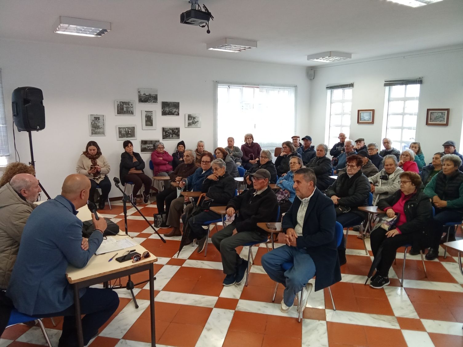 Deputado do PCP, António Filipe em visita pela região do Algarve