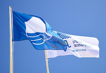 Praias de Vila Real de Santo António voltam a conquistar Bandeira Azul e têm Qualidade de Ouro