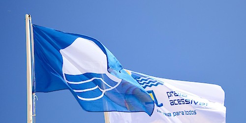 Praias de Vila Real de Santo António voltam a conquistar Bandeira Azul e têm Qualidade de Ouro