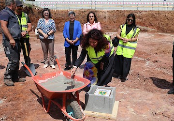 Lançamento da primeira pedra para a construção de 29 fogos de habitação de renda apoiada
