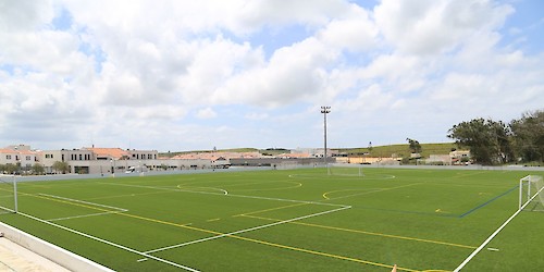 Conclusão da substituição do relvado sintético do campo de futebol 1º de Maio de Vila do Bispo