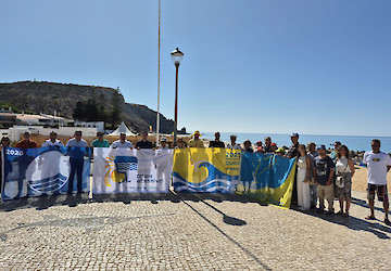 Bandeiras hasteadas nas praias de Lagos