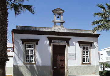 Ampliação da antiga Escola Conde De Ferreira e arranjo da Praça D’Armas