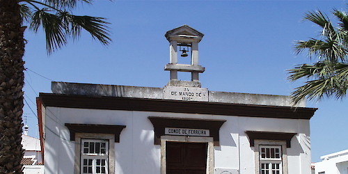 Ampliação da antiga Escola Conde De Ferreira e arranjo da Praça D’Armas