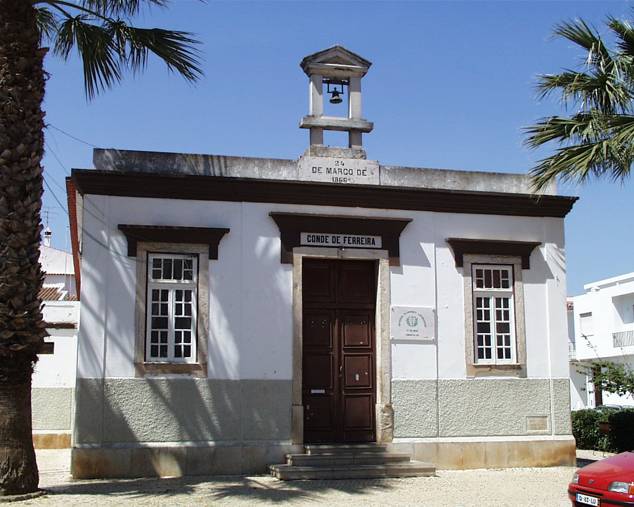 Ampliação da antiga Escola Conde De Ferreira e arranjo da Praça D’Armas