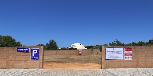 Parque de Estacionamento Público em Burgau