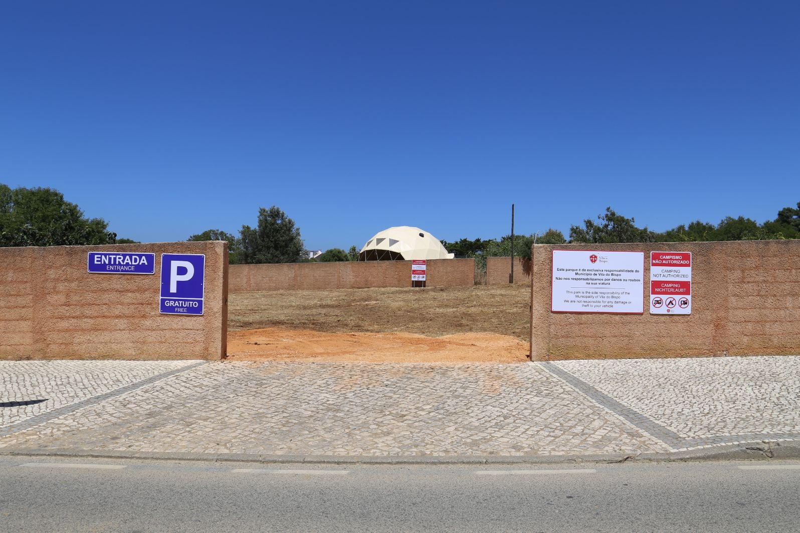 Parque de Estacionamento Público em Burgau