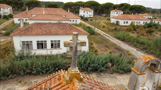 O Estado tem casas, mas prefere deixá-las a apodrecer