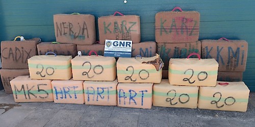 Costa Vicentina – Apreensão de três armas de calibre de guerra e mais de uma tonelada de haxixe