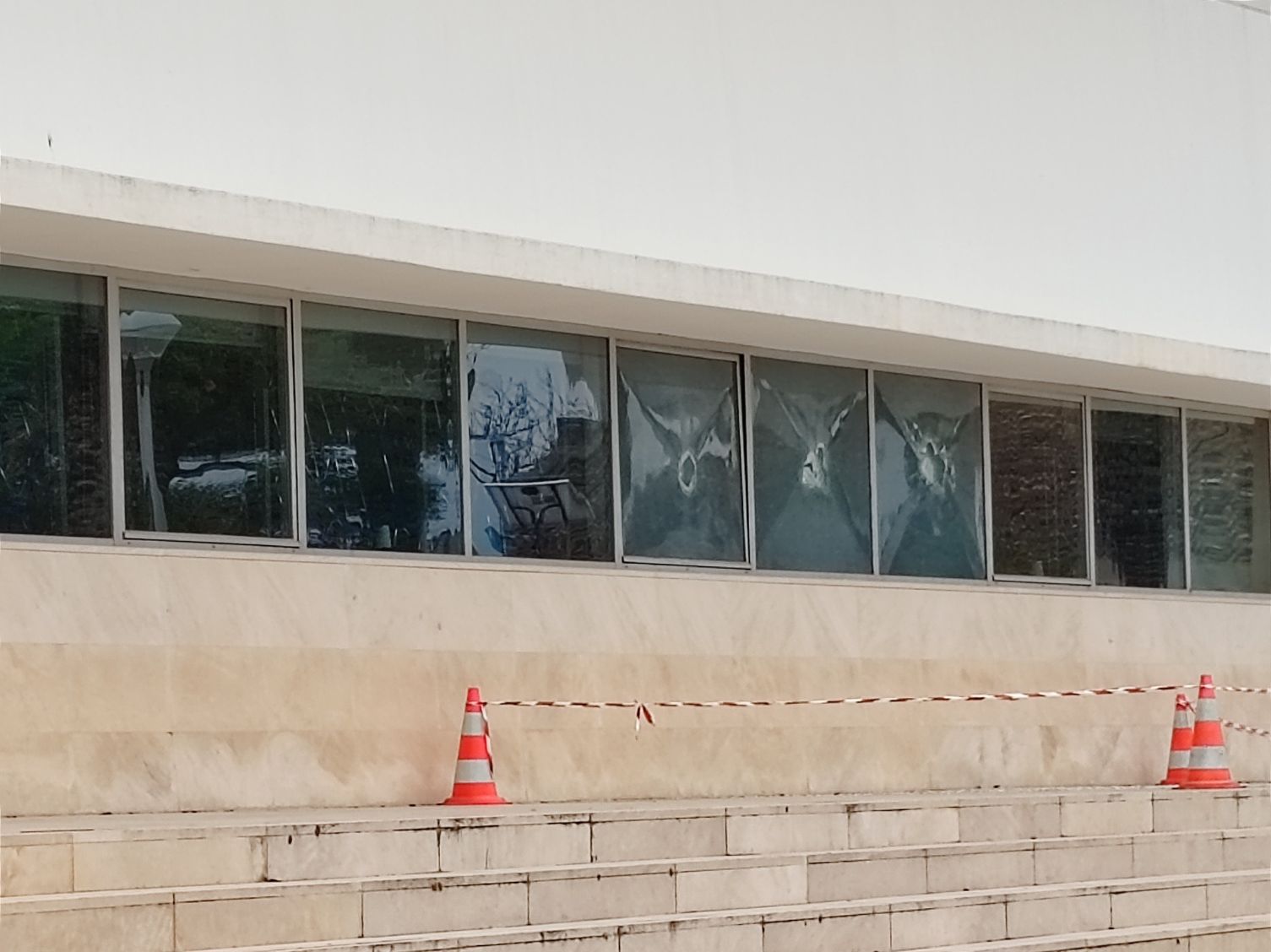 Segurança: Onda de montras partidas em Lagos incluindo a Câmara Municipal