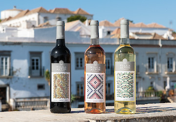 Villa Alvor, vinho oficial do Festival F, promove ativação com van nas praias do Algarve
