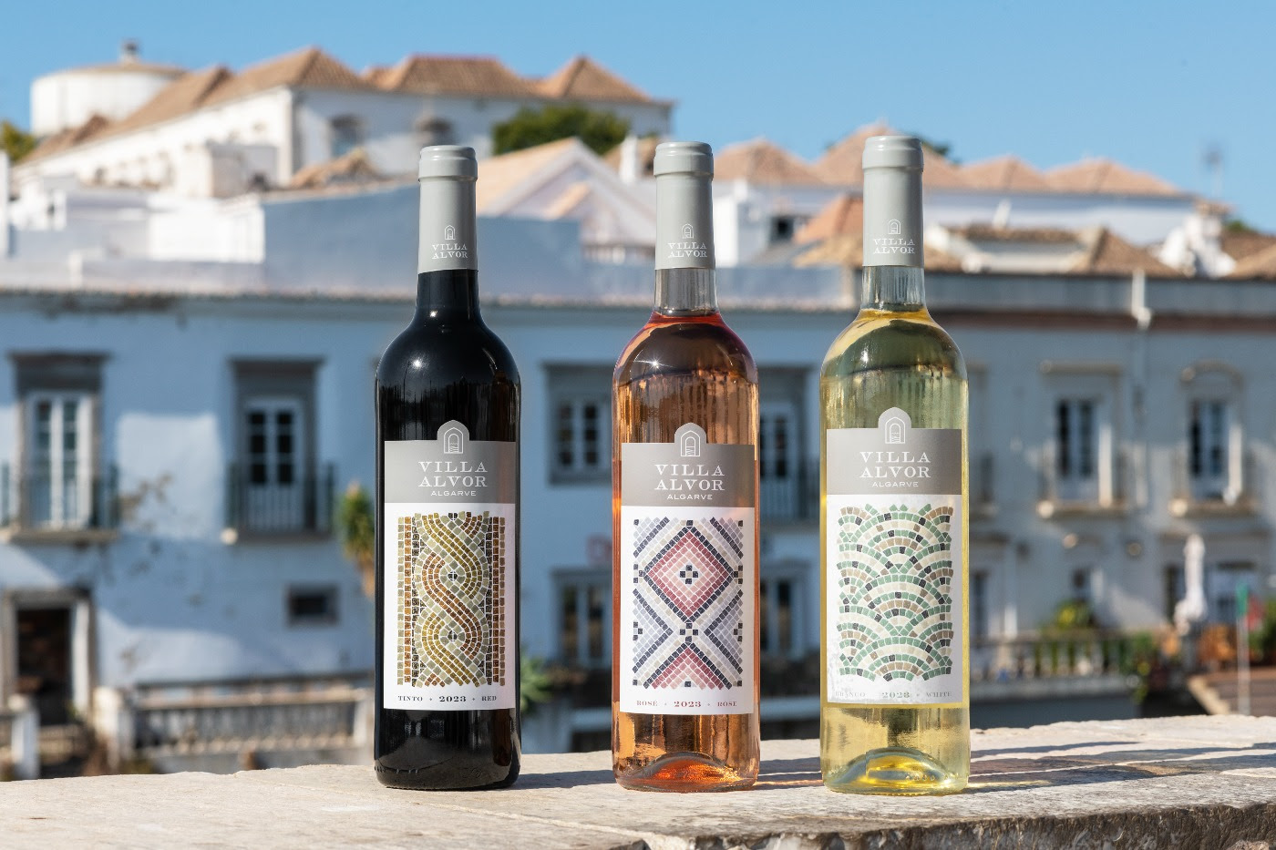 Villa Alvor, vinho oficial do Festival F, promove ativação com van nas praias do Algarve