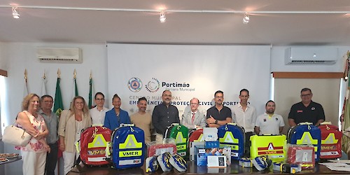 Novo ecógrafo portátil e malas de emergência modernizam VMER do Barlavento