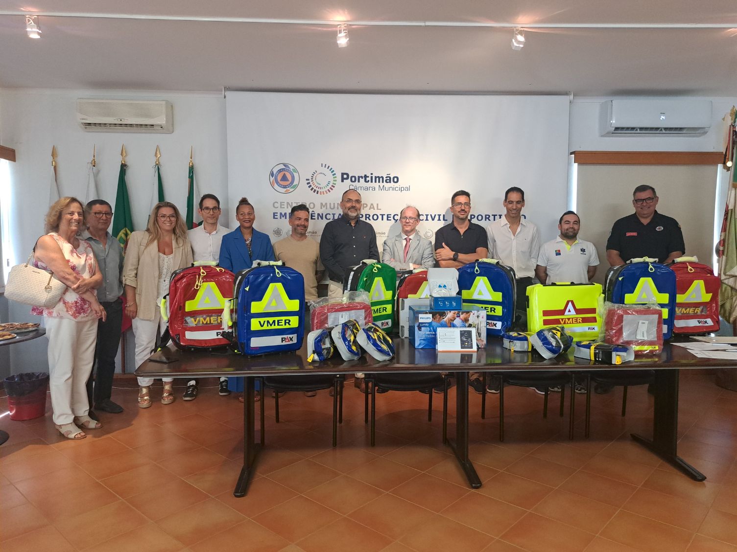 Novo ecógrafo portátil e malas de emergência modernizam VMER do Barlavento