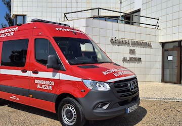 Bombeiros Voluntários de Aljezur reforçam dispositivo de emergência com nova ambulância