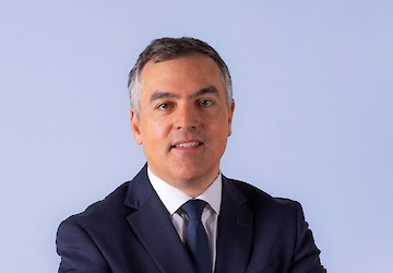 Voltar a colocar trancas à porta. Eficiência nas janelas.