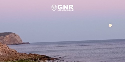 Vila do Bispo – GNR resgata 38 migrantes a bordo de embarcação