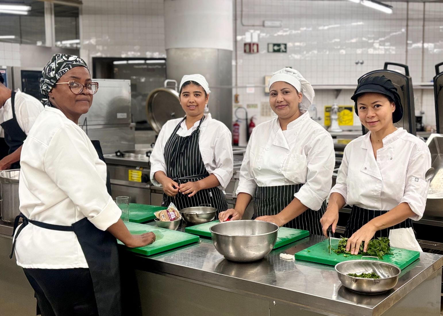 Grupo de migrantes qualificado pela Escola de Hotelaria e Turismo do Algarve inicia nova etapa de integração no setor