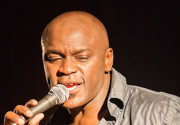 Festival Algarve All Jazz 2025 traz Ola Onabulé a Portugal