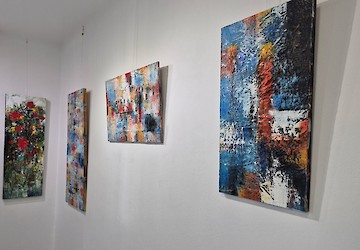 Exposição "DENTRO DE MIM SAUDADE E REVOLTA" em exibição na EMARP durante o mês de setembro