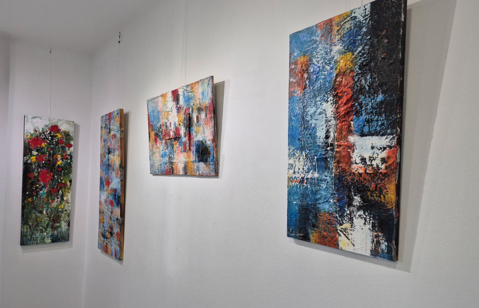 Exposição "DENTRO DE MIM SAUDADE E REVOLTA" em exibição na EMARP durante o mês de setembro