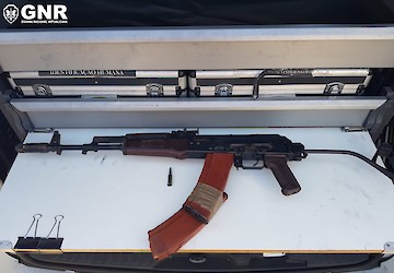 Aljezur – Sete detidos e apreensão de armamento de guerra em operação de vigilância e controlo costeiro