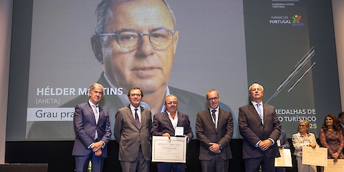 Hélder Martins homenageado pelo Governo com Medalha de Mérito Turístico